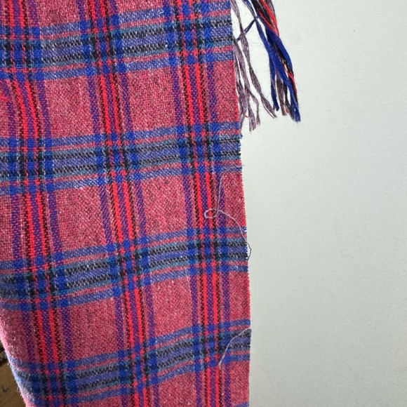 Vintage Paris Woolen Mills Oregon Plaid Fringe Scarf in Red and Blue - Picture 4 of 4